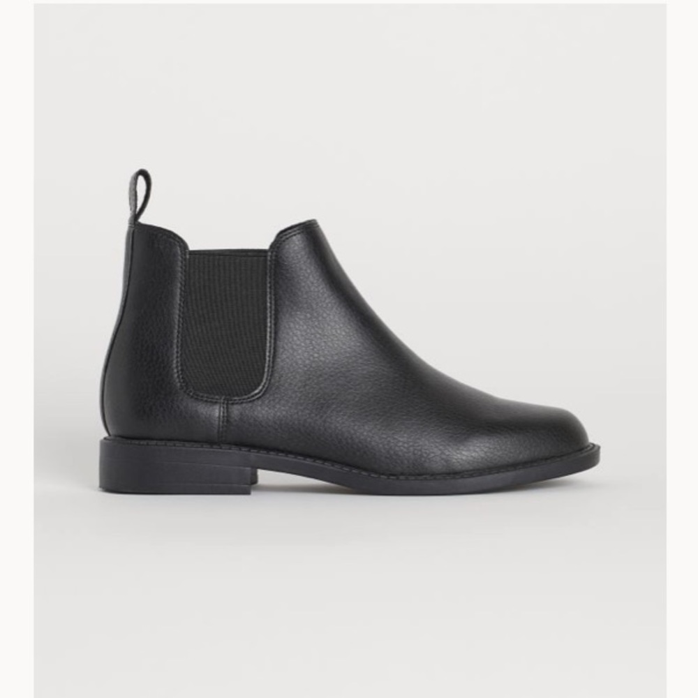 🤩 black booties 🤩